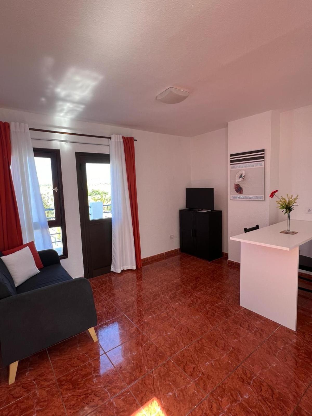 Apartamentos Funchal Los Cristianos  Esterno foto