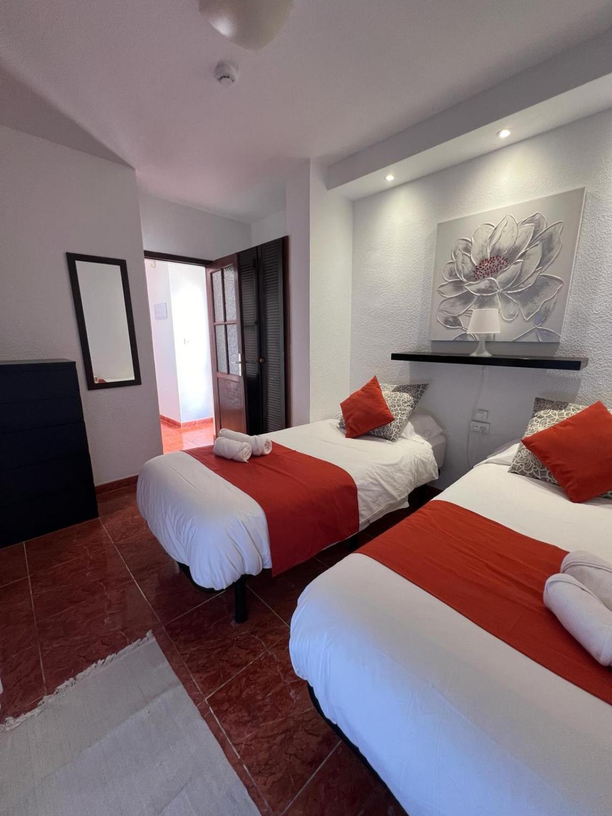 Apartamentos Funchal Los Cristianos  Esterno foto