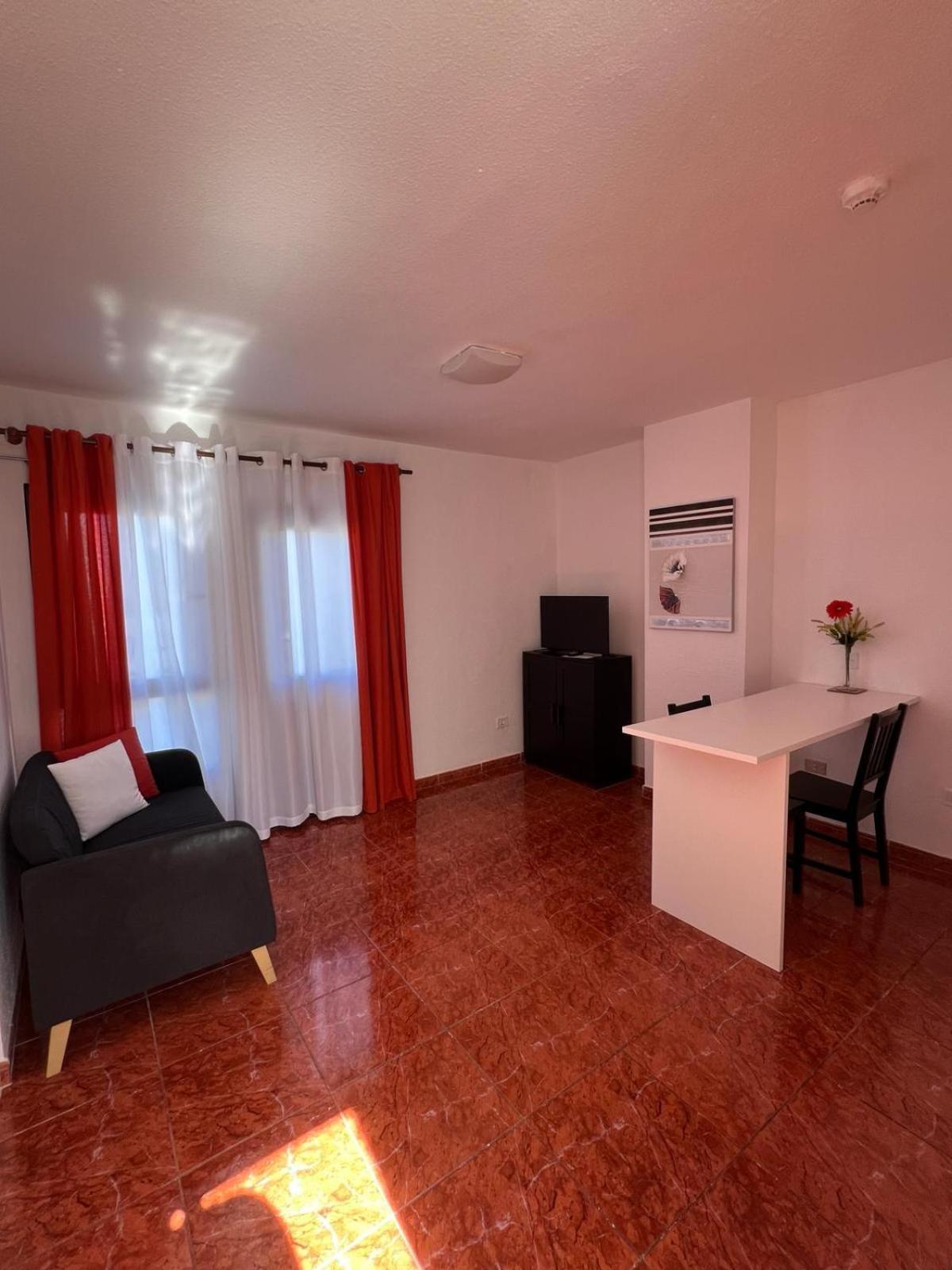 Apartamentos Funchal Los Cristianos  Esterno foto